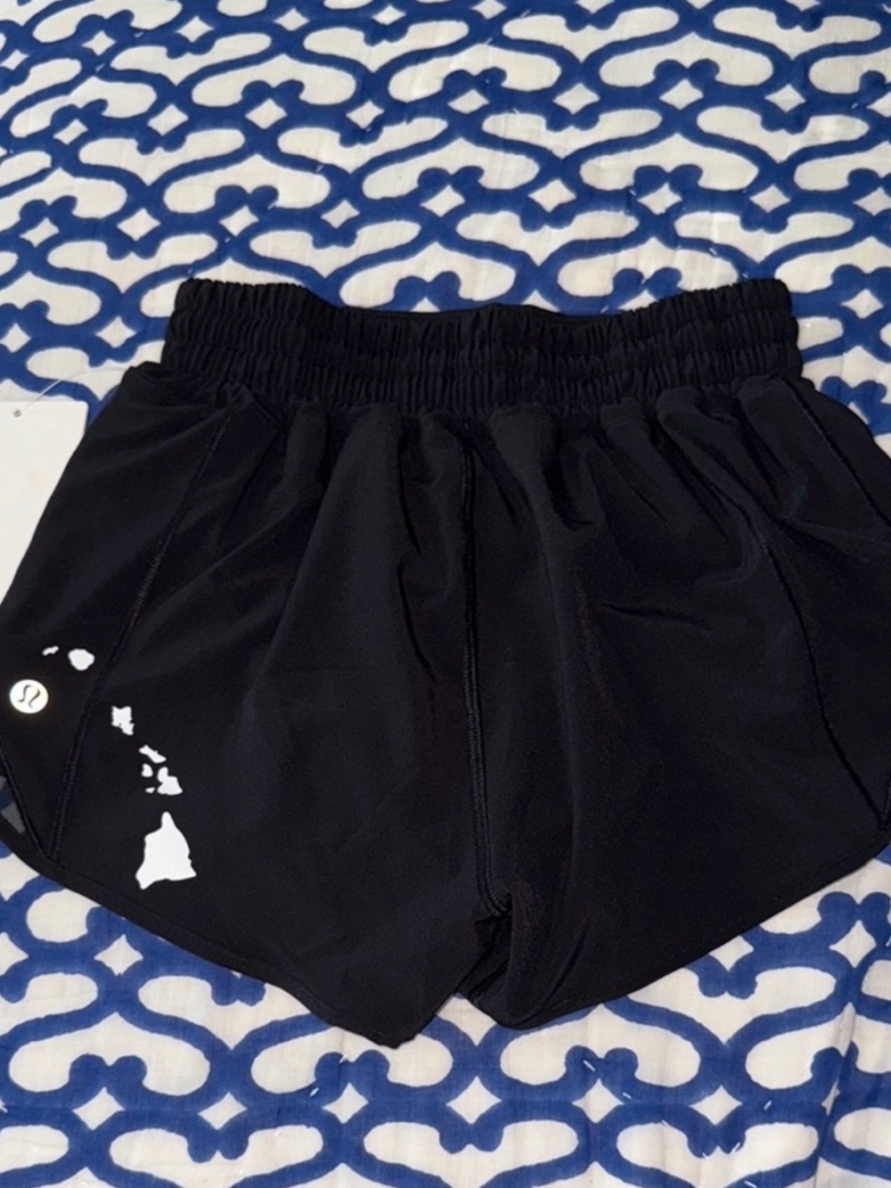 lululemon athletica Women’s Black Athletic Shorts with Rare Hawaii graphic